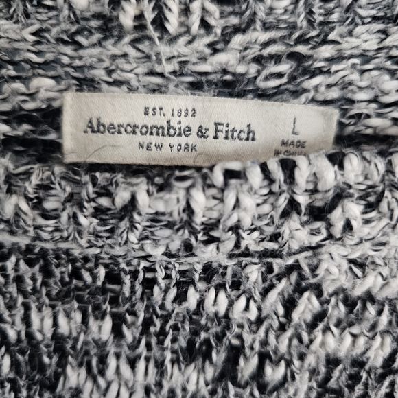Abercrombie & Fitch Black and White Heathered Lagenlook Crew Neck Sweater Size L - Picture 2 of 3